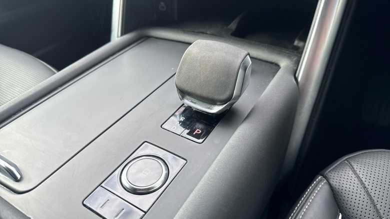 Land Rover Discovery 3.0 D300 R-Dynamic HSE 5dr Auto Diesel Station Wagon